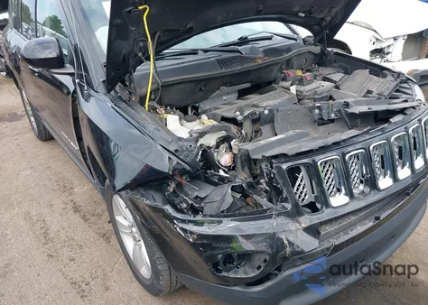 2017 Jeep Compass Latitude 4X4 from USA, damaged, VIN 1C4NJDEB4HD205233